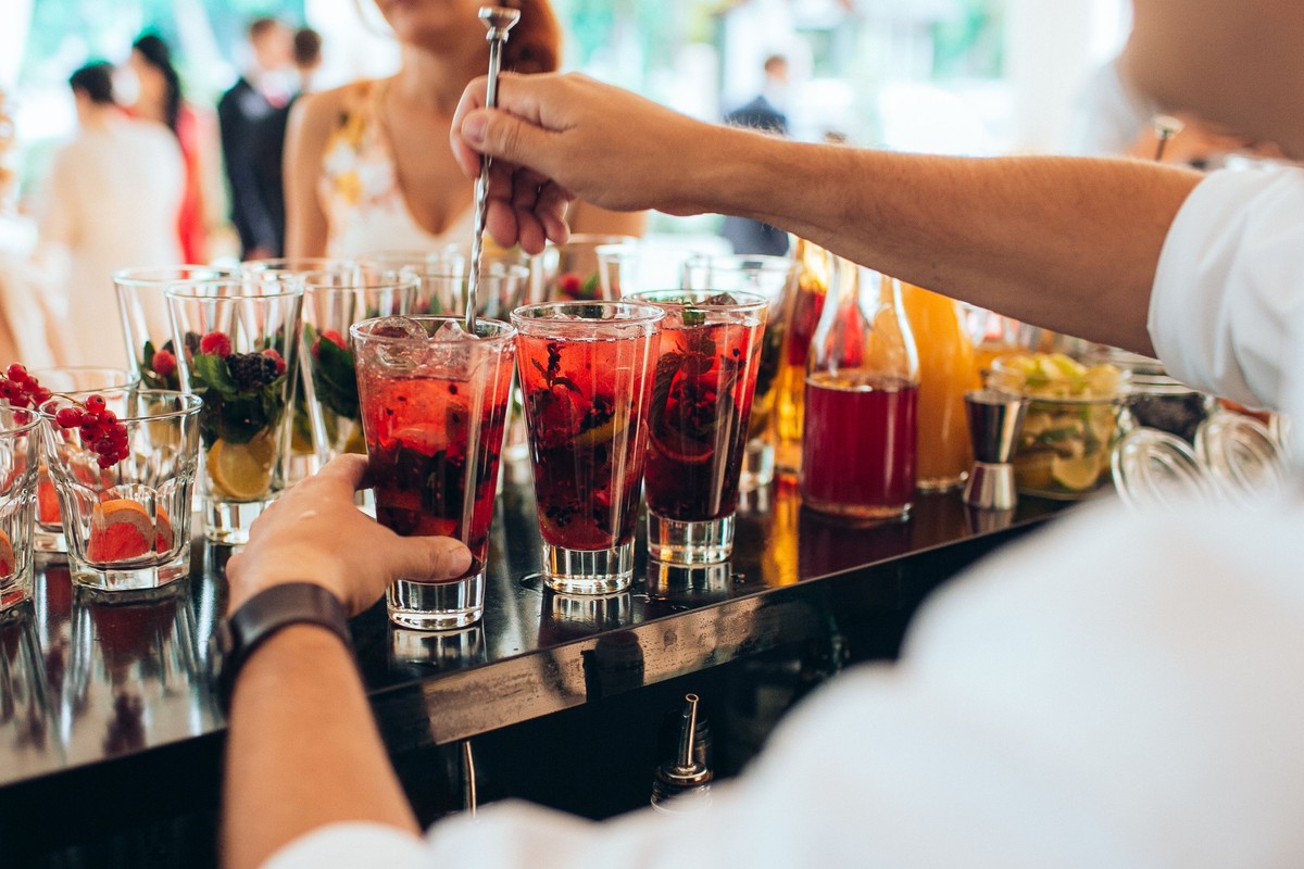 Hire Expert Bartenders for Events with Flawless Service